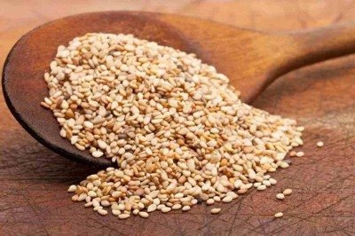 Na transição entre as décadas de 1980 e 1990, uma música tomou conta da propaganda no Brasil ao citar os ingredientes de um famoso hambúrguer de uma marca de fast food. Entre eles, estava uma semente que traz inúmeros benefícios à saúde: o gergelim. -  (crédito: Divulgação)