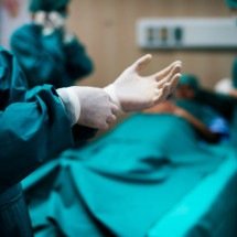 À beira da morte: Homem engole 39 moedas e 37 ímãs - rawpixel.com freepik