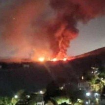 Frame de vídeo de ataque dos EUA à Venezuela, ocorrido na madrugada de sábado (3/01) -  (crédito:  reprodução/redes sociais)