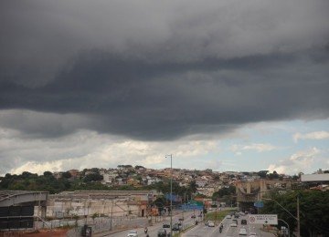 Chuva forte dever&aacute; atingir a capital mineira na manh&atilde; desta quinta-feira (22/1) -  (crédito: Alexandre Guzanshe/EM/DA Press)