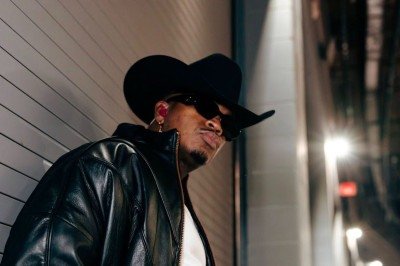 O cantor Ne-Yo retorna ao Brasil para o Carnaval 2026, com três apresentações marcadas em Recife, Salvador e Rio de Janeiro. -  (crédito: reprodução/@neyo)