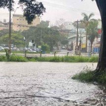 Avenidas de Betim ficam alagadas durante chuva neste domingo (4) - Reprodu&ccedil;&atilde;o/Redes Sociais