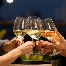 Janeiro Seco: os efeitos do álcool na desidratação, no sono e na enxaqueca - Freepik