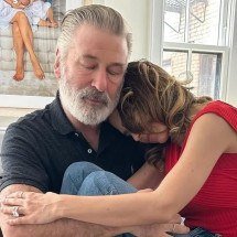 Cansada de tantos filhos (7 ao todo), mulher de Alec Baldwin desabafa: ‘Ele ainda quer mais’ - Reprodução Instagram