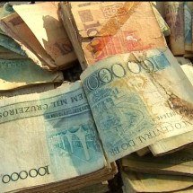 “Fortuna” esquecida: irmãos encontram dinheiro do pai, mas tudo está sem valor - Reprodução TV  Anhanguera