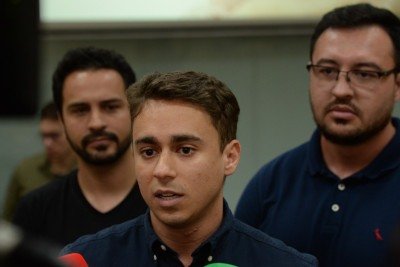 Nikolas Ferreira (PL-MG) durante coletiva de imprensa em Belo Horizonte -  (crédito: Túlio Santos/EM/D.A.Press)