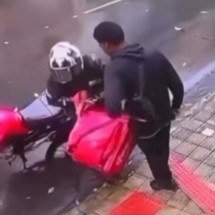 Jovem tenta assaltar motoboy para pagar dívida com agiota em BH e é preso - Reprodução/Câmeras de segurança