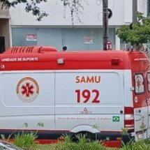 Acidente entre ambulâncias deixa dois feridos em Juiz de Fora - Redes sociais