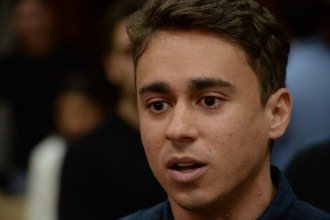 Nikolas chama 'O agente secreto' de 'filme bostileiro'