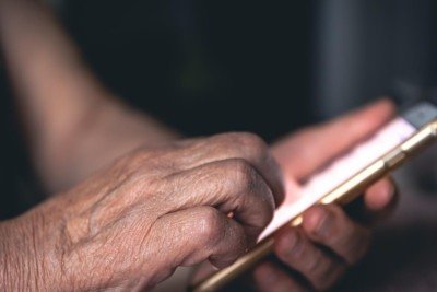 Transa&ccedil;&otilde;es Pix pelo celular exigem aten&ccedil;&atilde;o redobrada para evitar as diversas fraudes. -  (crédito: Freepik)