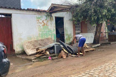 População sofre com os prejuizos causados pelos temporais em Almenara -  (crédito: Willian Fróis/divulgaçao)