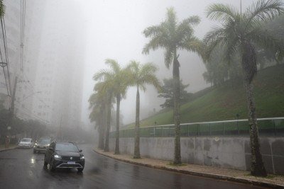 Especialistas atribuem o frio em pleno ver&atilde;o &agrave; Zona de Converg&ecirc;ncia do Atl&acirc;ntico Sul -  (crédito: Tulio Santos/EM/D.A. Press. Brasil. Nova Lima - MG)