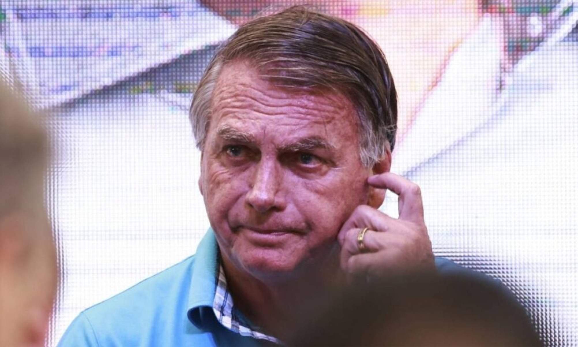 Bolsonaro caiu ao tentar andar e teve traumatismo craniano leve, diz médico - Tupi