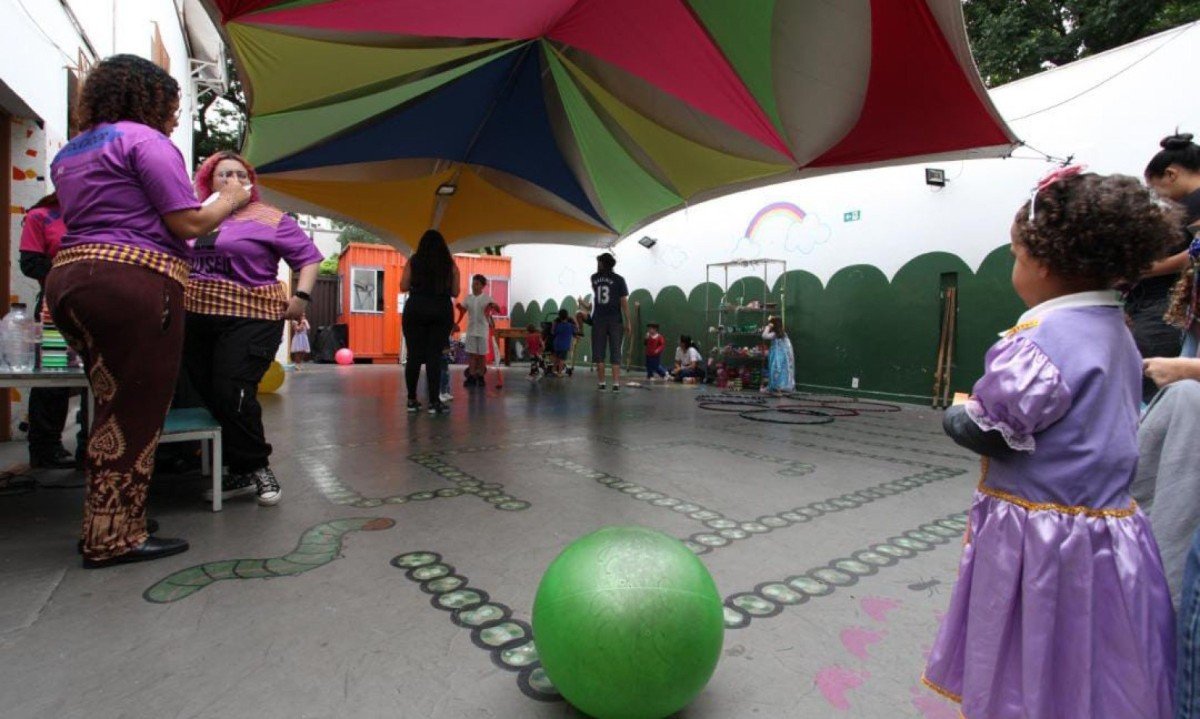 Durante todo o mês, o espaço vira um grande ateliê interativo com muita diversão, arte e brincadeiras para as crianças e toda a família-Edésio Ferreira/EM/D.A. Press