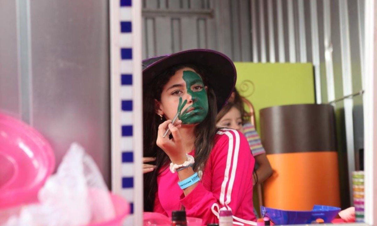 Durante todo o mês, o espaço vira um grande ateliê interativo com muita diversão, arte e brincadeiras para as crianças e toda a família-Edésio Ferreira/EM/D.A. Press