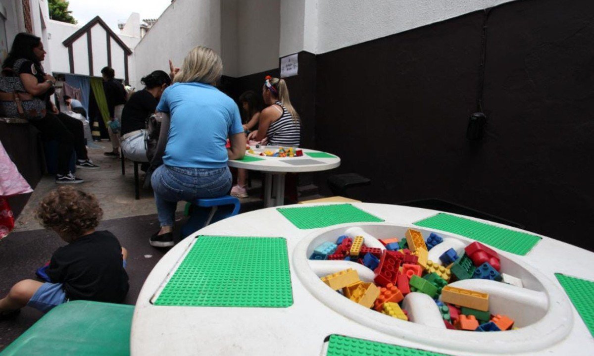 Durante todo o mês, o espaço vira um grande ateliê interativo com muita diversão, arte e brincadeiras para as crianças e toda a família-Edésio Ferreira/EM/D.A. Press