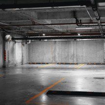 Imobiliária e vendedora vão pagar indenização por vaga anunciada como livre - FreePik