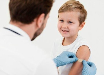 A vacinação infantil é uma forma de proteção segura e eficaz, diz especialista -  (crédito: FreePik)