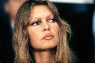 Brigitte Bardot participa de um debate sobre caça às focas no Conselho Europeu em Estrasburgo, no leste da França, em 23 de janeiro de 1978 -  (crédito: AFP)