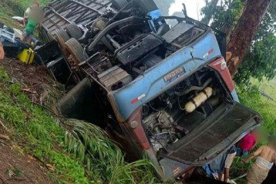 Motorista que conduzia o volante não tinha habilitação para dirigir veículo com mais de seis passageiros -  (crédito: Redes sociais)