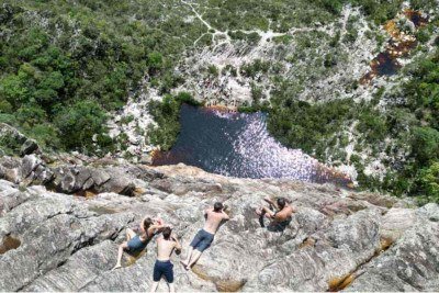 Na região da Lapinha da Serra, distrito de Santana do Riacho, o alerta se estende a cachoeiras muito procuradas como a do Lajeado -  (crédito: Leandro Couri/EM/D.A Press)