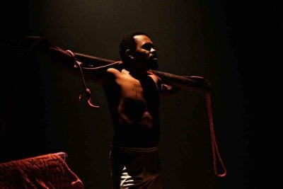 Racismo estrutural &eacute; tema da pe&ccedil;a que ficar&aacute; em cartaz at&eacute; o pr&oacute;ximo domingo (8/1) domingo na Funarte MG  -  (crédito: Junio Souza/divulga&ccedil;&atilde;o)