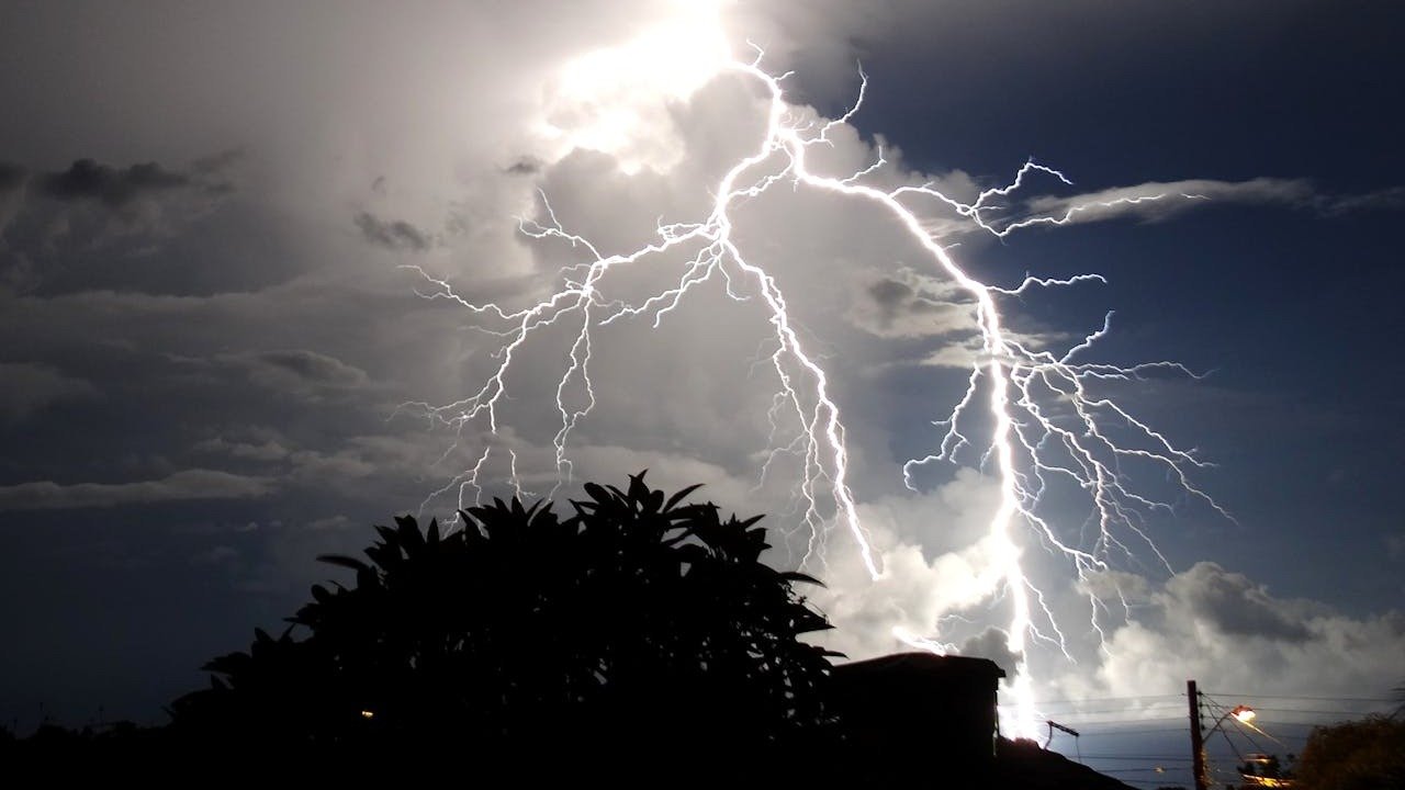 Como se proteger de raios durante uma tempestade? Veja 7 dicas vitais - Gleive Marcio Rodrigues de Souza/ Pexels