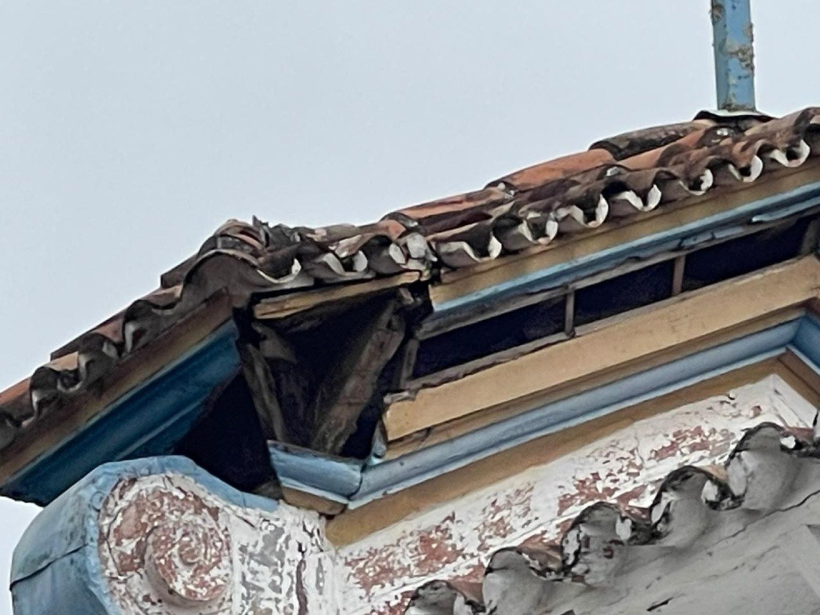 Chuva provocou queda de cimalha da constru&ccedil;&atilde;o hist&oacute;rica