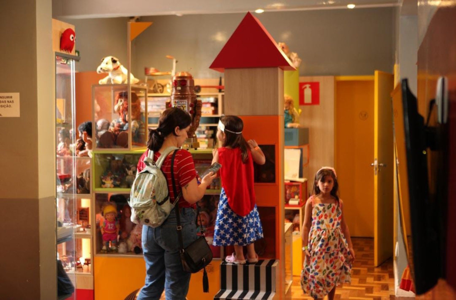 Durante todo o mês, o espaço vira um grande ateliê interativo com muita diversão, arte e brincadeiras para as crianças e toda a família