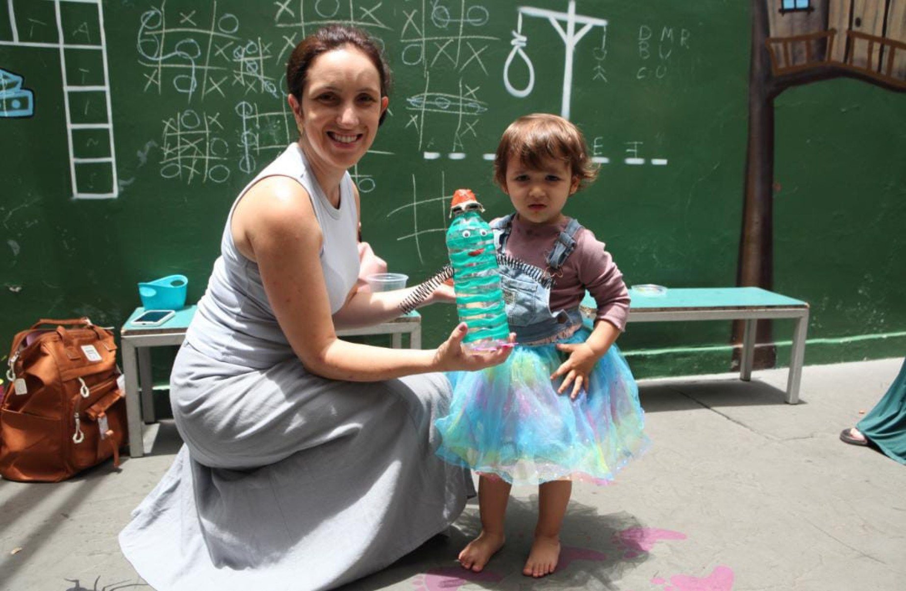 Durante todo o mês, o espaço vira um grande ateliê interativo com muita diversão, arte e brincadeiras para as crianças e toda a família