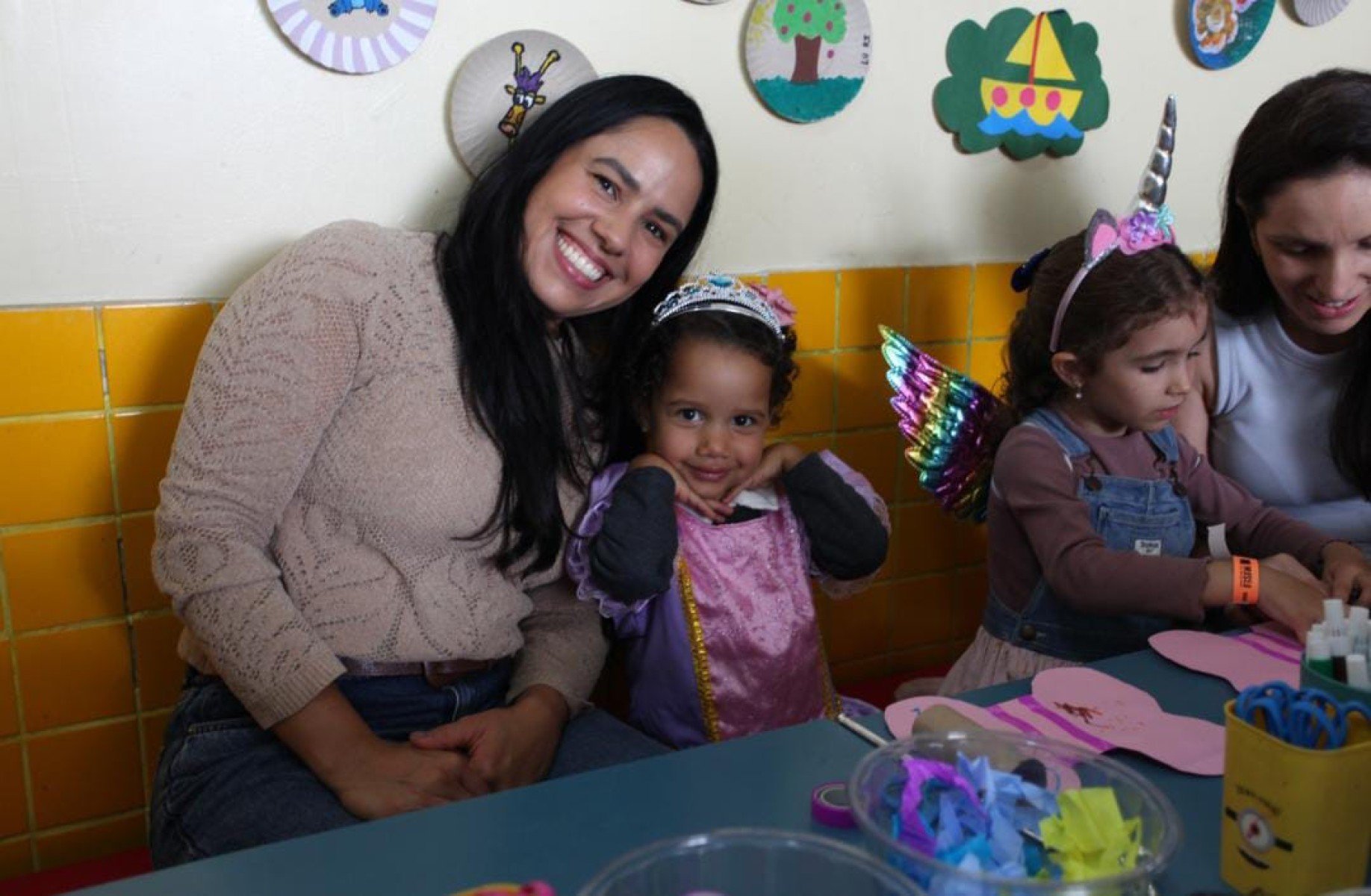 Durante todo o mês, o espaço vira um grande ateliê interativo com muita diversão, arte e brincadeiras para as crianças e toda a família