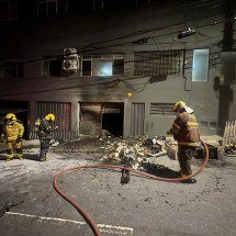 BH: prédio comercial pega fogo perto de posto de combustível no Floresta - Corpo de Bombeiros/Reprodução