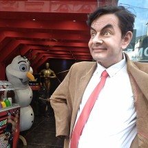 Museu de cera vira meme após estátuas “pavorosas” de celebridades - Tomasz Molina wikimedia commons 