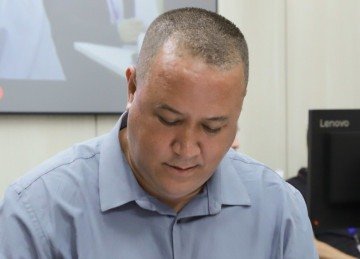 Edmar Branco foi o único presente no Plenário Camil Caram. Bruno Miranda e Helton Júnior participaram remotamente -  (crédito: Denis Dias / CMBH)