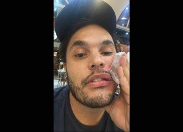 Israel Borges foi vitima de agressões e homofobia ao defender o pai de uma atitude racista praticada por um segurança -  (crédito: Arquivo pessoal)