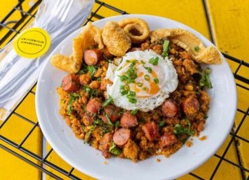 Feijão tropeiro conquistou o 5º lugar na lista dos melhores pratos da categoria 'vegetais' da plataforma TasteAtlas -  (crédito: Maju Braz/Divulgação)