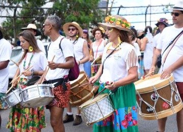 Can&ccedil;&otilde;es de L&ocirc; Borges, que morreu em novembro, ganham ritmo de carnaval com o batuque do Bloco da Esquina -  (crédito: Gladyston Rodrigues/Em/D.A Press -4/3/25)