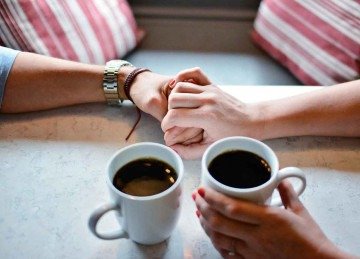Encontro casual para tomar café é uma forma de iniciar relacionamentos amorosos -  (crédito: Pixabay/Reprodução)