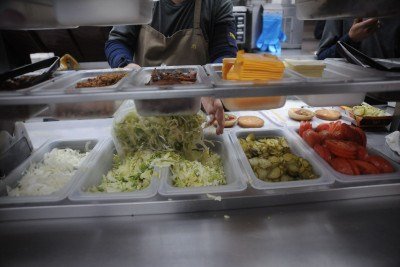 Programa Portas abertas do McDonald's abre as cozinhas de suas franquias para a população em geral conhecer os bastidores da montagem dos lanches -  (crédito: Alexandre Guzanshe/EM/D.A Press)