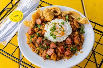 Feijão tropeiro conquistou o 5º lugar na lista dos melhores pratos da categoria 'vegetais' da plataforma TasteAtlas -  (crédito: Maju Braz/Divulgação)