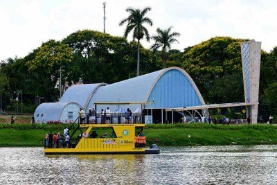 Barco para passear na Pampulha tem três saídas no domingo, às 9h30, 12h30 e 14h30
 -  (crédito: Leandro Couri/EM/D.A Press)