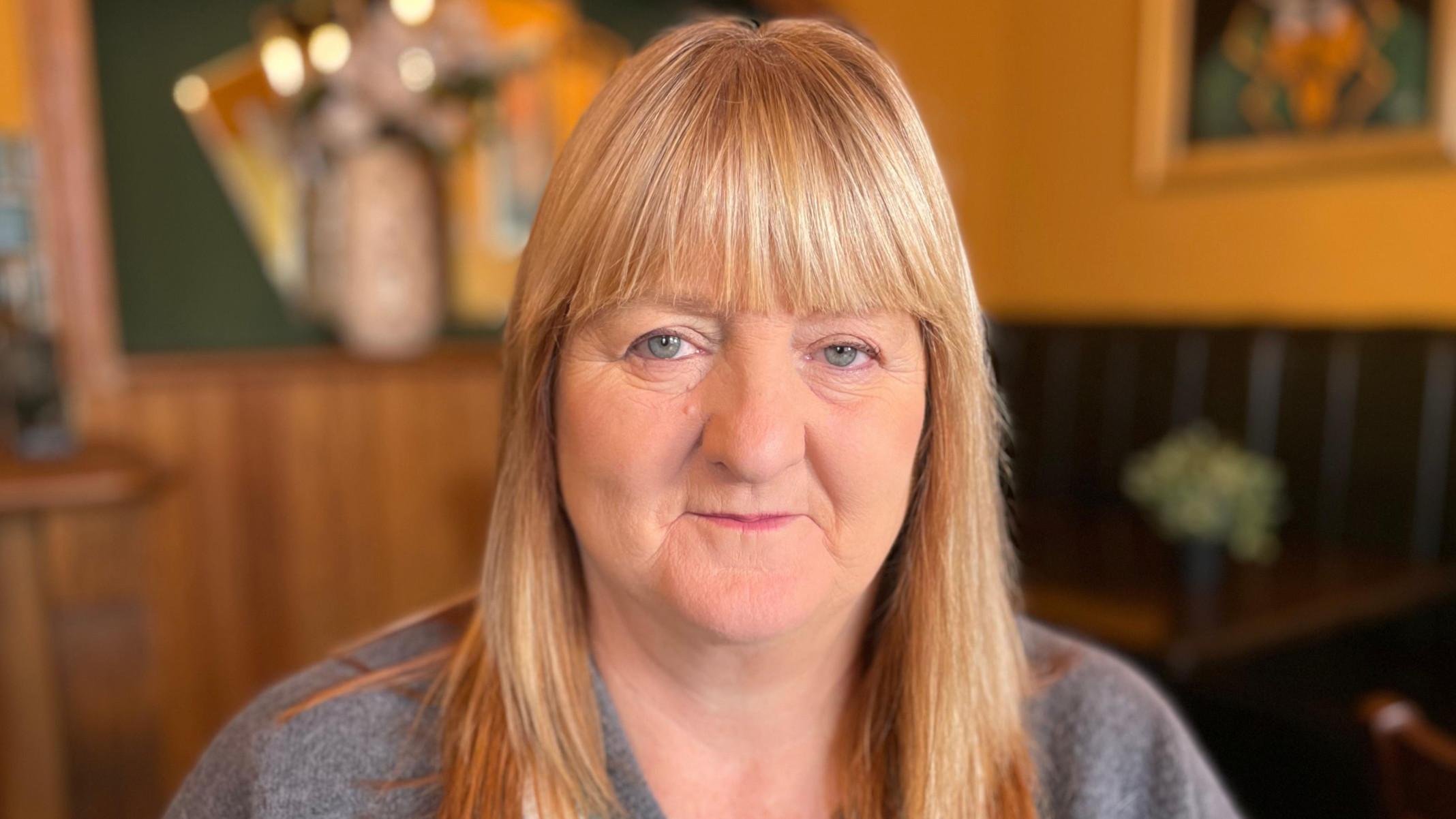 'Por que hoje abraço homem que matou meu filho com um soco' - Joan Scourfield