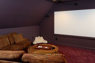 Como criar uma sala de cinema em casa para ver os filmes da semana