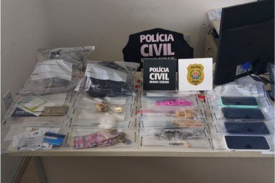  Policiais tamb&eacute;m apreenderam materiais que configuraram o flagrante por tr&aacute;fico -  (crédito: PCMG/Divulga&ccedil;&atilde;o)