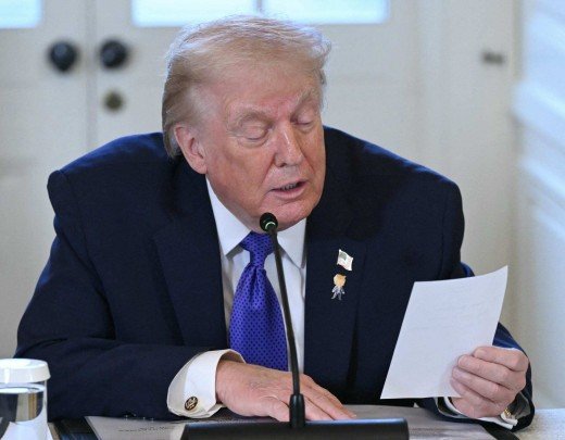 Medida segue uma série de ameaçãs feitas pelo republicano após repressão a protestos de iranianos -  (crédito:  SAUL LOEB / AFP)