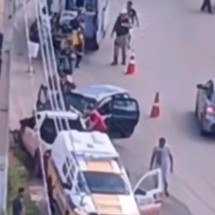 Carro invade a contramão e três pessoas ficam feridas na MG-262 - Reprodução/Redes sociais