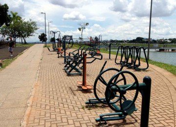 Com potencial para ganhar mais estrutura e se tornar um dos novos pontos de referência, área no entorno do vertedouro deve integrar o projeto Orla Viva, que também prevê mais segurança -  (crédito: Jair Amaral/EM/D.A Press)