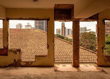 Das cerca de mil fotos feitas por Ber no prédio abandonado, 40 hoje decoram espaços do hotel em que ele se transformou -  (crédito: ber/divulgação)