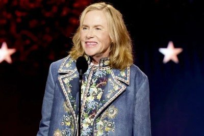 Amy Madigan conquistou o Critics Choice Awards 2026, no domingo 4/1, com “A Hora do Mal”, ao vencer na categoria de Melhor Atriz Coadjuvante pelo papel de tia Gladys. Esta, aliás, foi a primeira vez em que a atriz recebeu – e venceu – uma indicação na referida premiação.
 -  (crédito: reprodução)