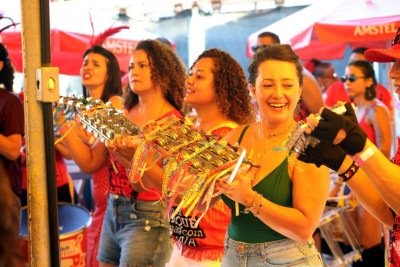 Batuque Coletivo faz homenagem a Lo Borges no Recanto Buri, no bairro Buritis -  (crédito: Marcos Vieira /EM/DA. Press)